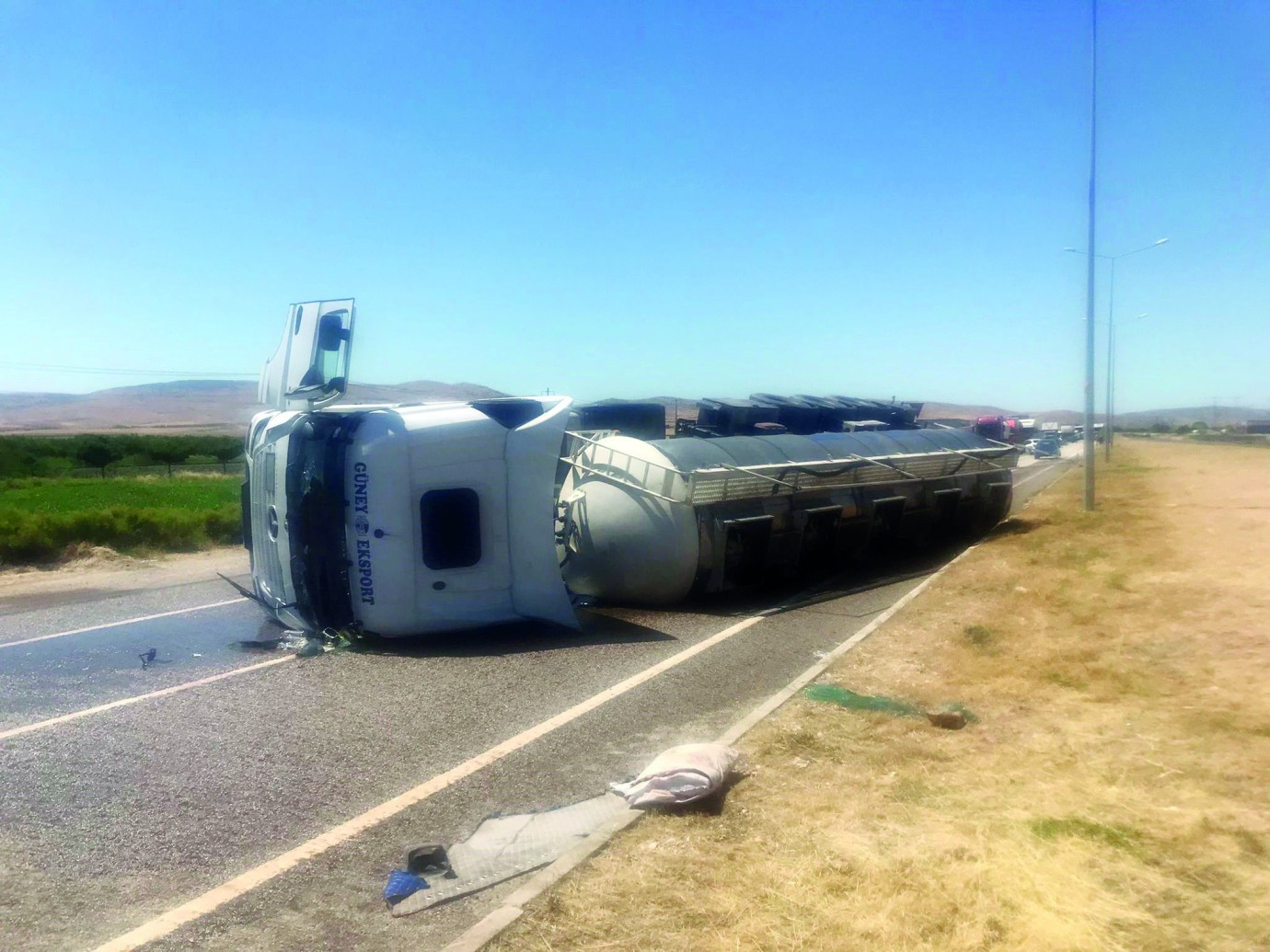 Malatya'da tanker devrildi: 1 kişi yaralandı