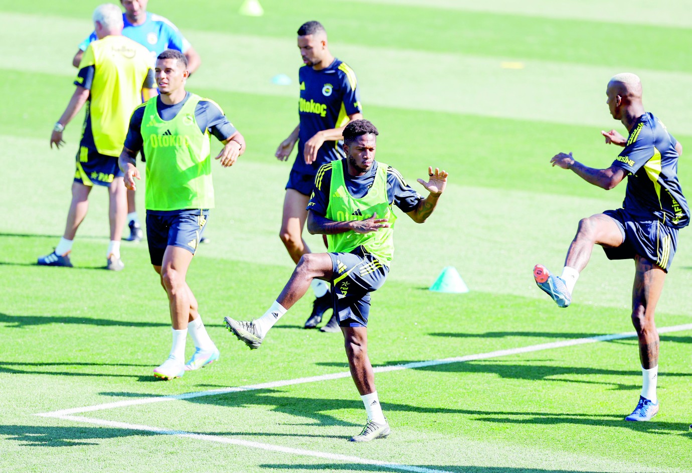 Fenerbahçe, yeni sezon hazırlıklarını akşam idmanıyla sürdürdü