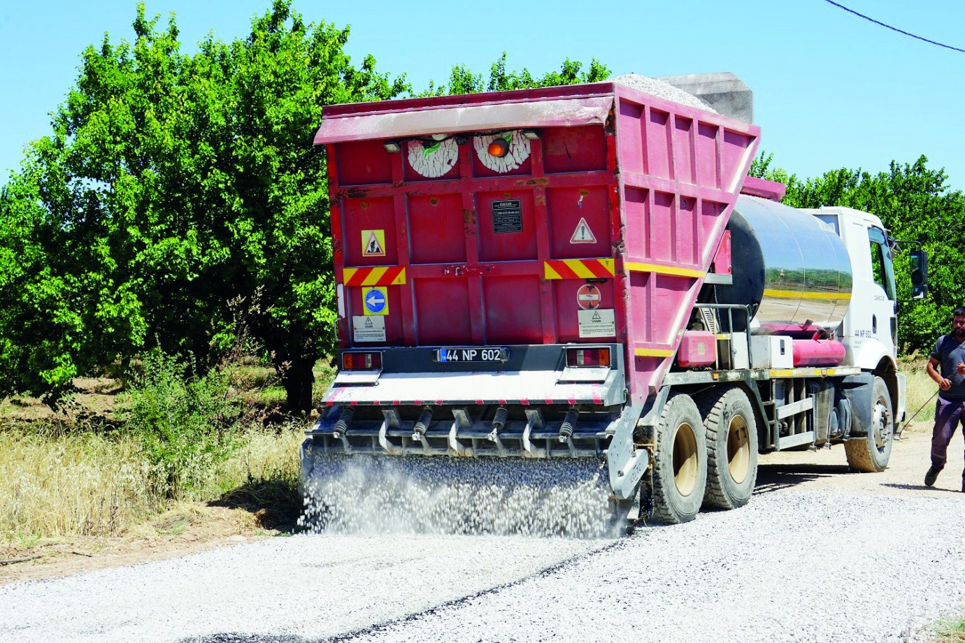Yeşilyurt Belediyesi, kırsalda ulaşımı kolaylaştırıyor