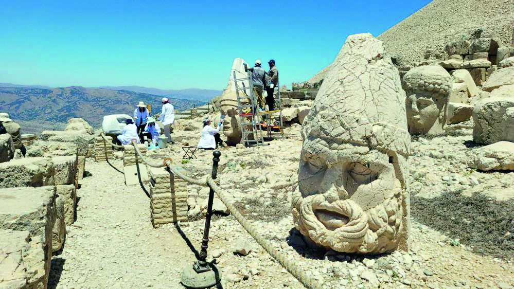 Nemrut Dağı’ndaki heykellere nano kireç enjekte edildi