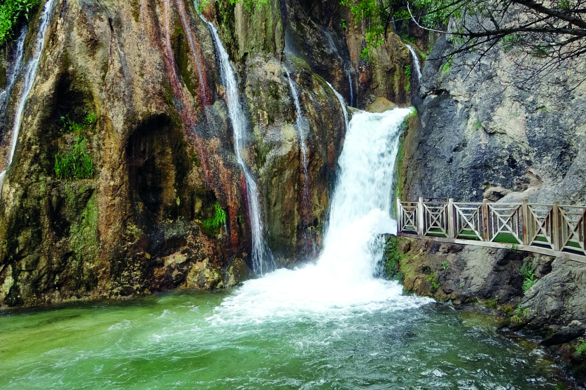 Malatya'da sıcaktan bunalanlar Günpınar Şelalesi’nde serinliyor