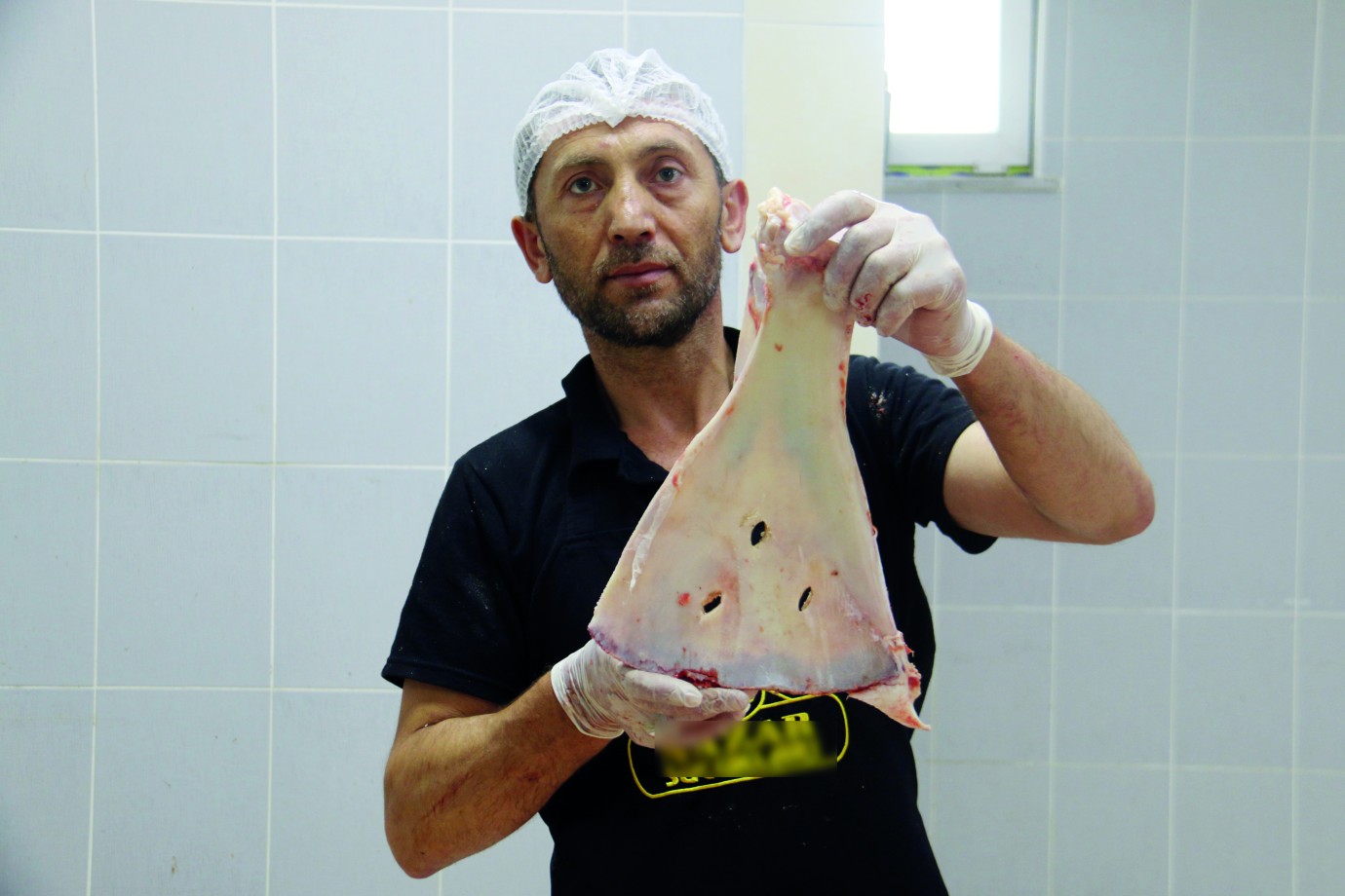 Büyülerden korunmak için kürek kemikleri kırılıyor