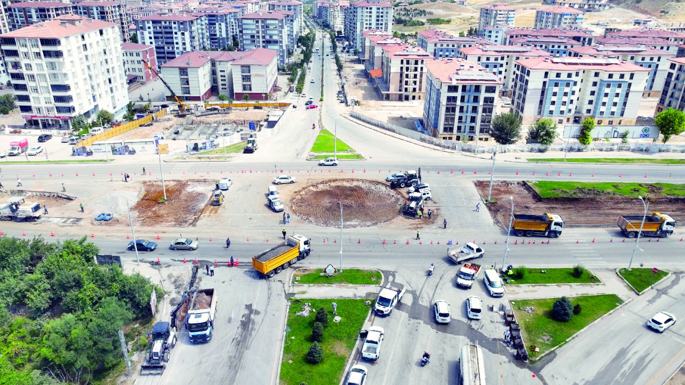 Çöşnük Kavşağı’nda düzenleme çalışmaları devam ediyor