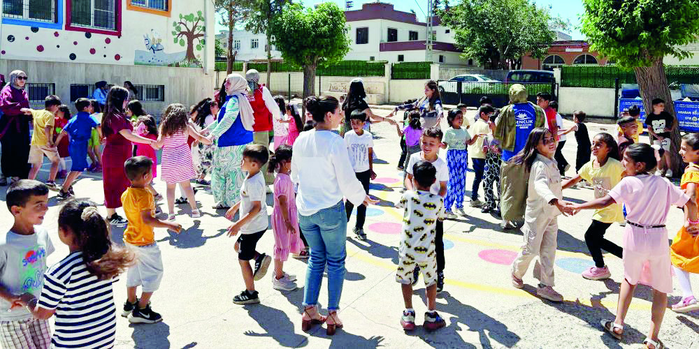 Arabanlı öğrenciler yaz okulunda hem eğleniyor hem gelişiyor