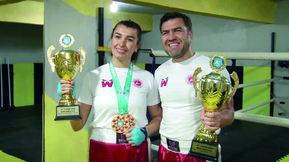 Kick boksa stres atmak için başladılar, Dünya Kupası şampiyonluğu elde ettiler