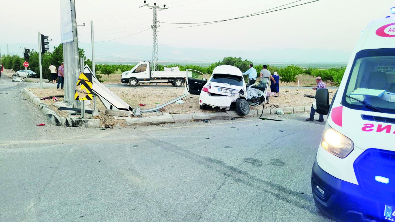 Akçadağ’da feci kaza: 1 ölü 2 yaralı