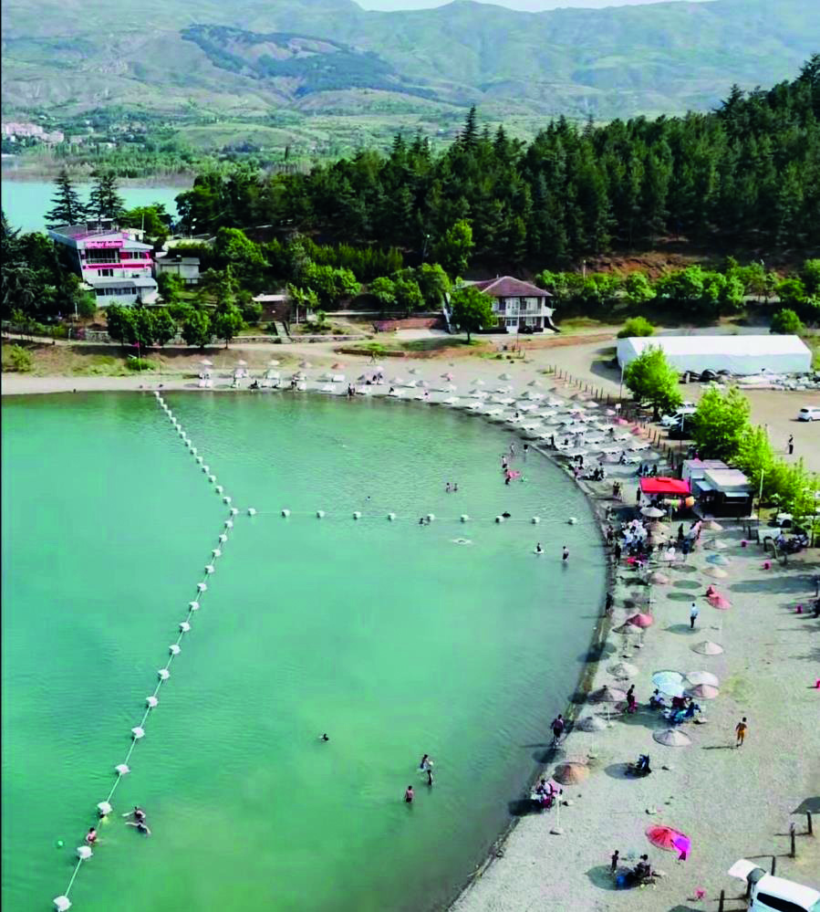 Doğu’nun İncisi Hazar Gölü, ziyaretçi akınına uğruyor