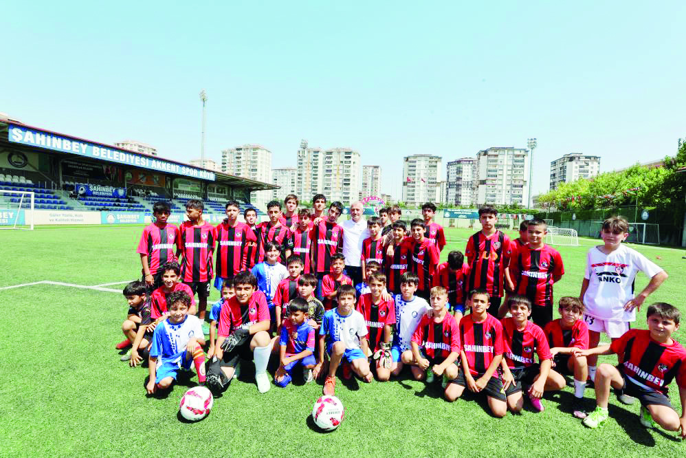 Tahmazoğlu yaz spor okulu öğrencileriyle buluştu