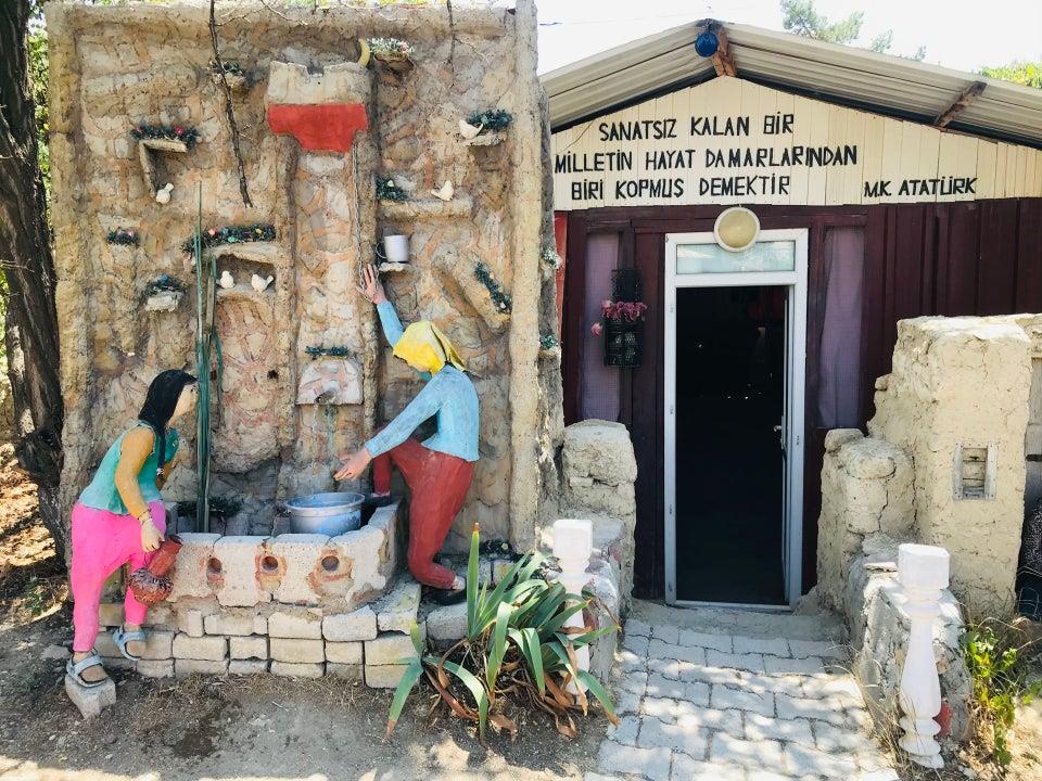 Fikri Çalışkan Sanat Evi görenleri büyülüyor