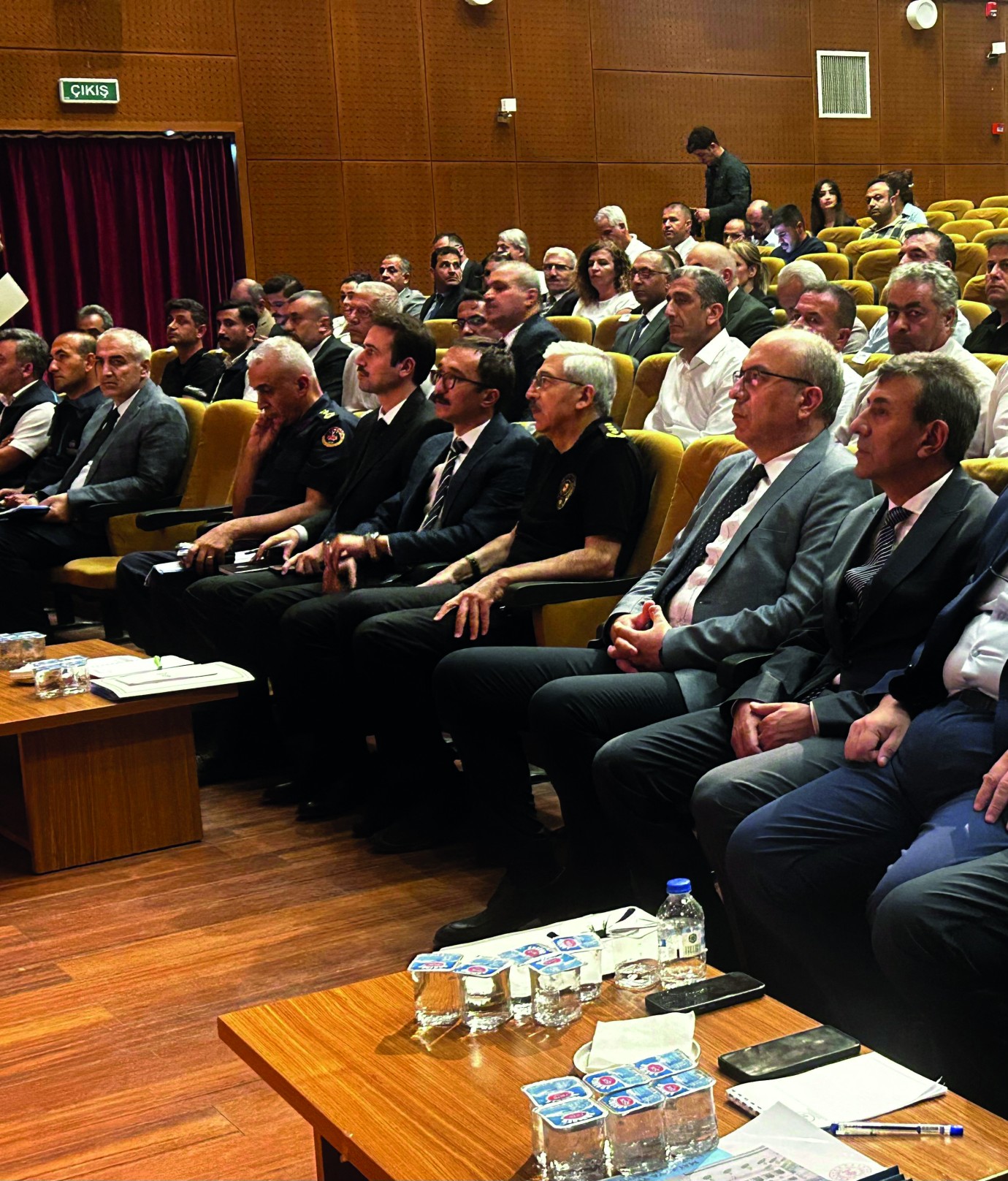 “Akşam Evde Oturmak Yok”