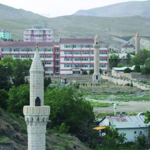 Yalnız Minarelerin, İlgi Çekici Hikâyesi 