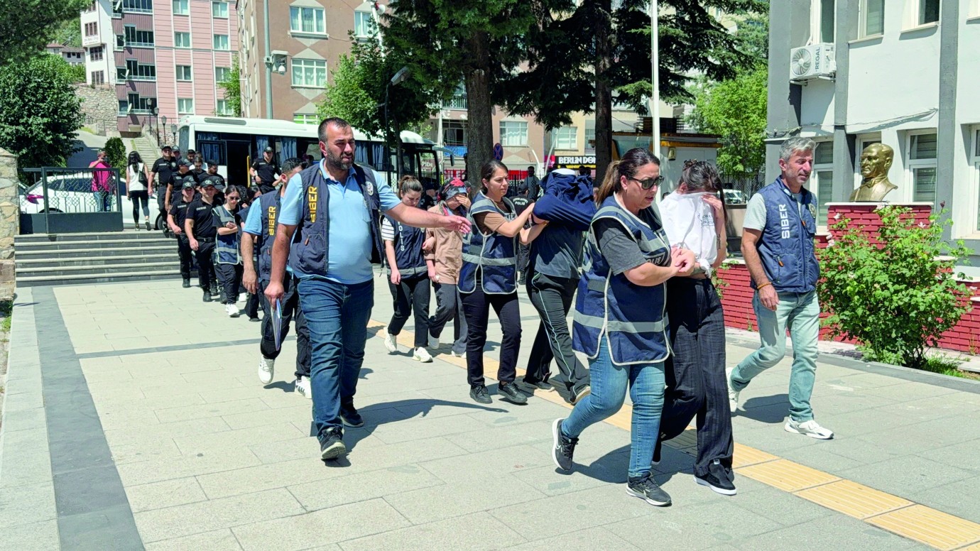 32 Gözaltı, 19 Şüpheli Hakim Karşısında