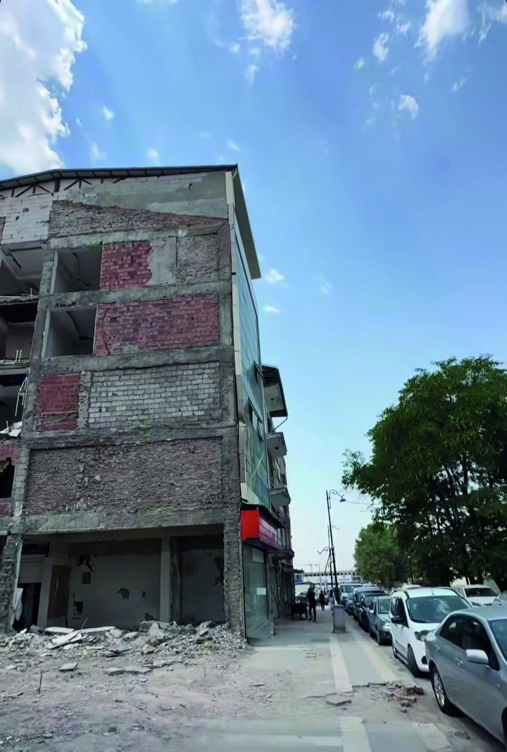 30 ay geçti, yıkım hâlâ bekleniyor!
