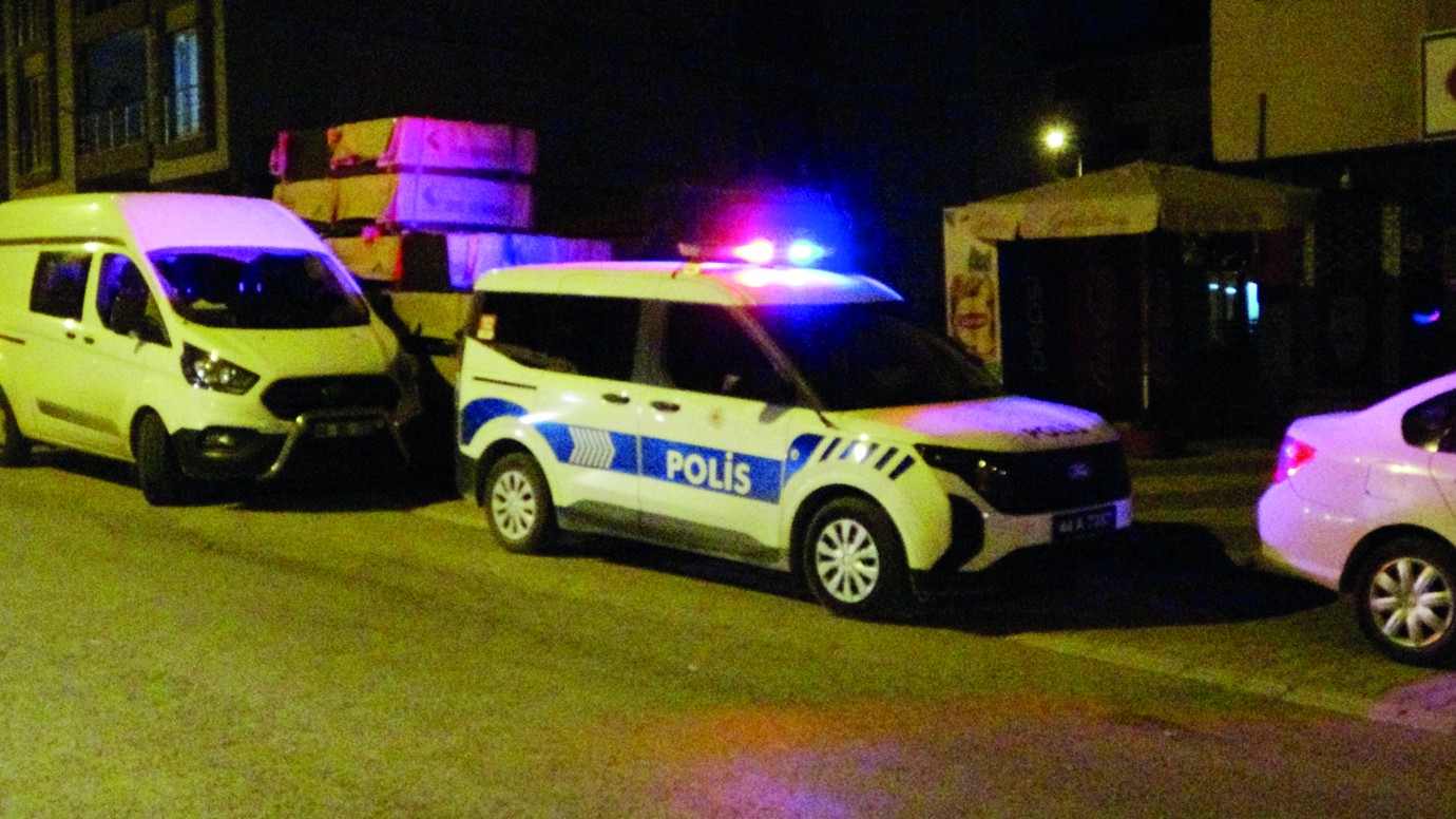 Evinde ölü bulundu