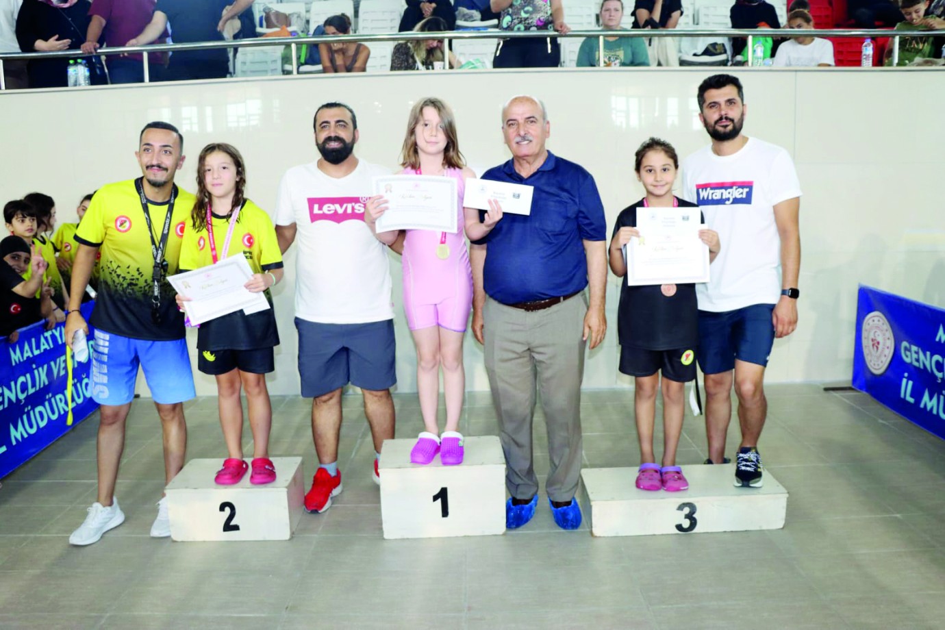Malatya’da 7 -12 yaş yüzme yarışları yapıldı