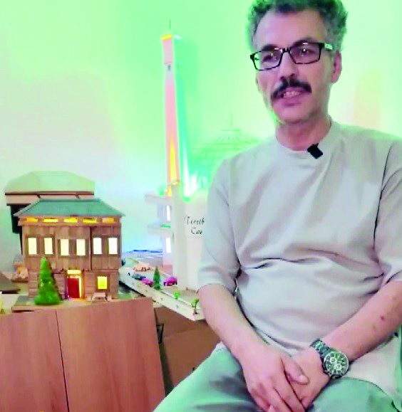 Atıl tahtaları maketten eserlere dönüştürüyor
