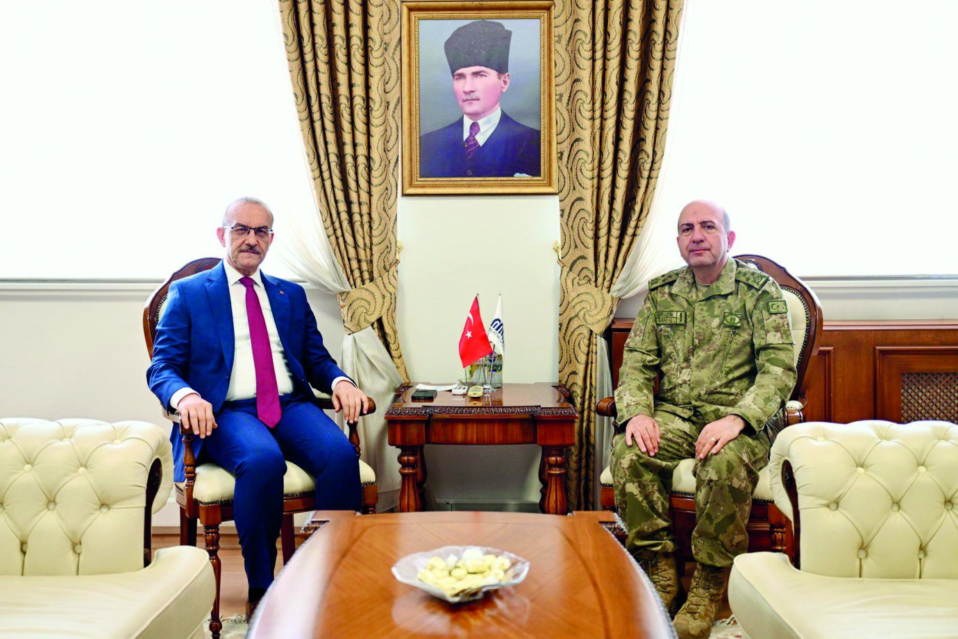Orgeneral Ergün Vali Yavuz’u ziyaret etti