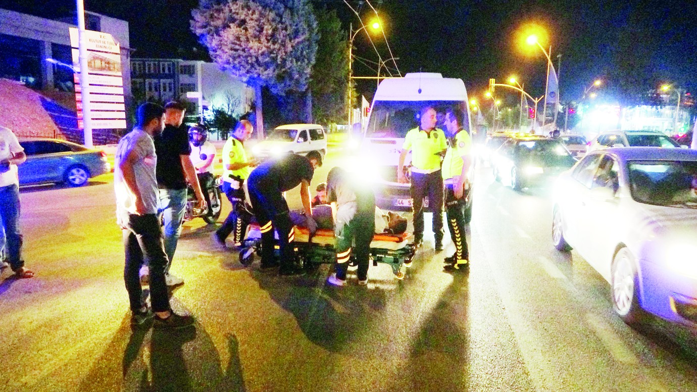Malatya'da motokurye kazada yaralandı