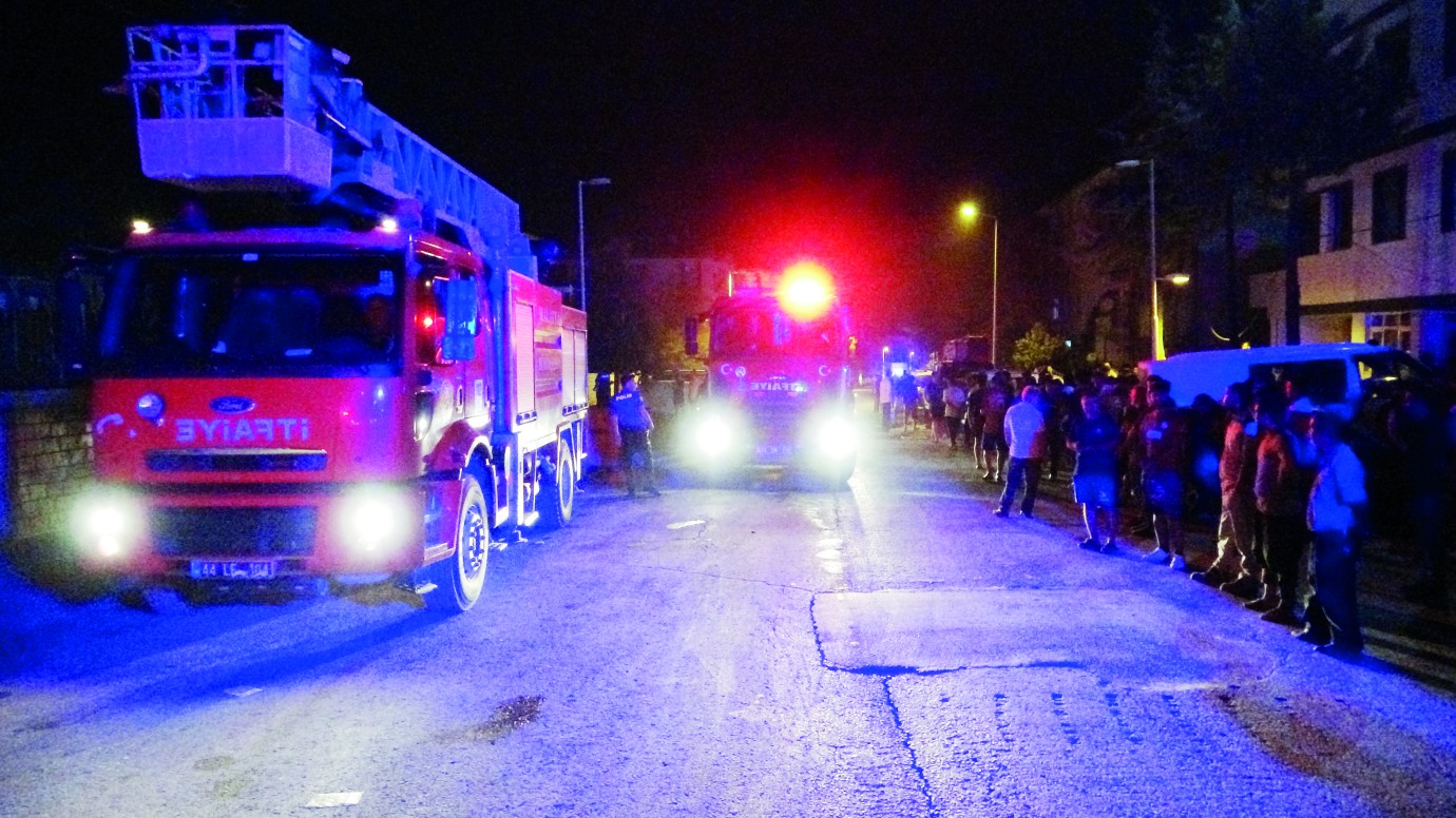 Yangın Paniği: Mahalleli Sokağa Döküldü