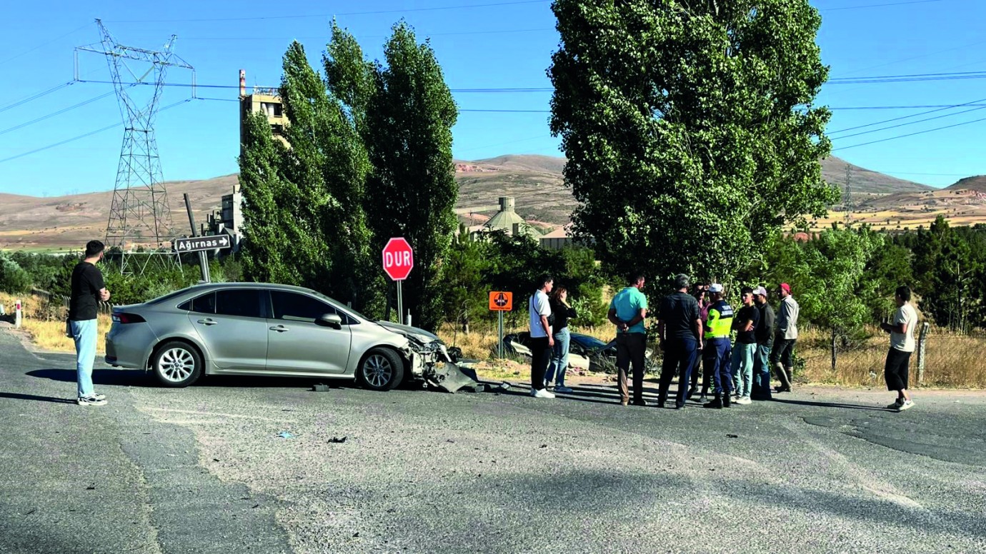 Kayseri-Malatya Yolunda Kaza: 2 Yaralı