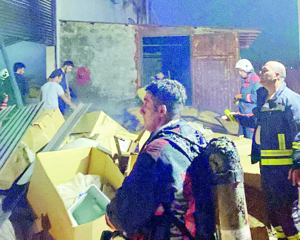 Fabrika yangını paniğe neden oldu