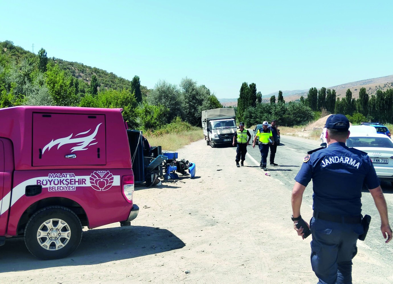 Otomobil ile çapa motoru çarpıştı: 3 yaralı