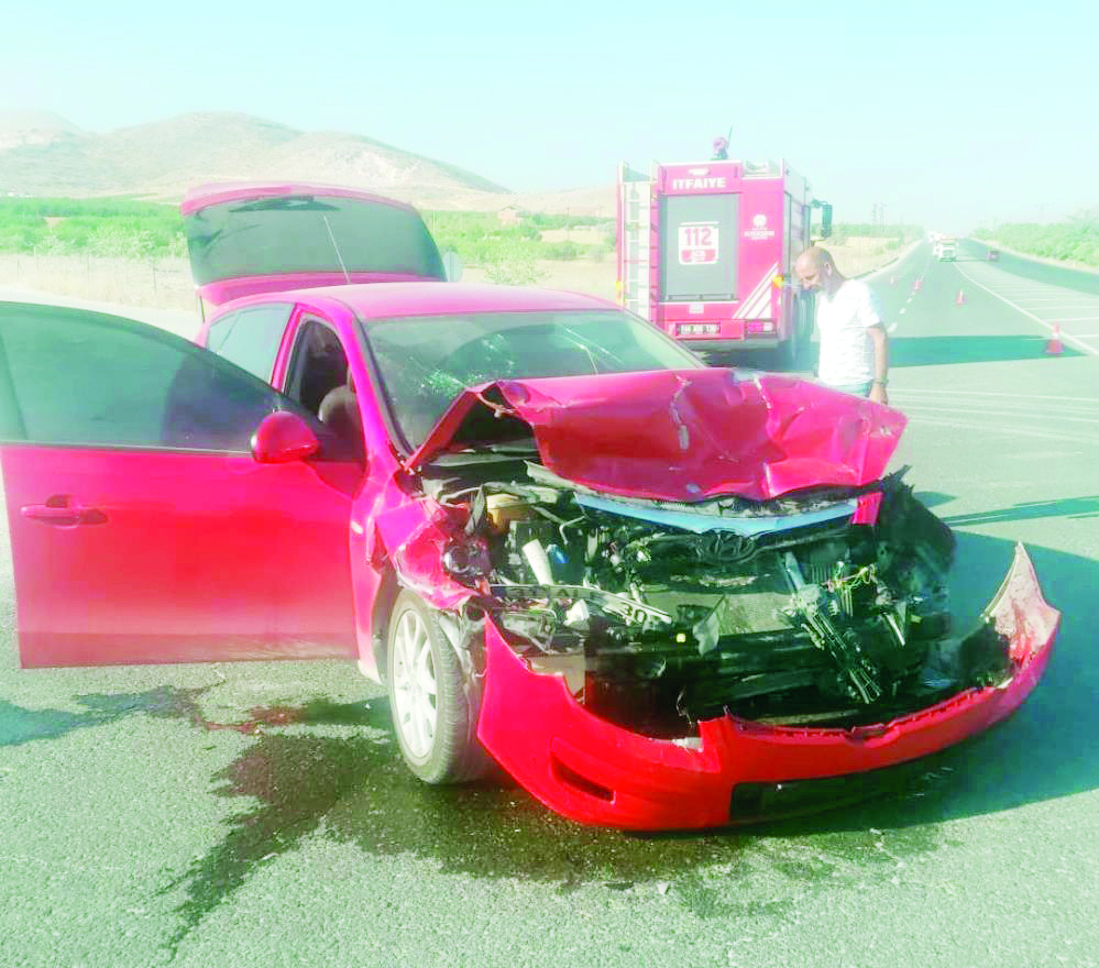 TIR ile otomobil çarpıştı: 4 yaralı