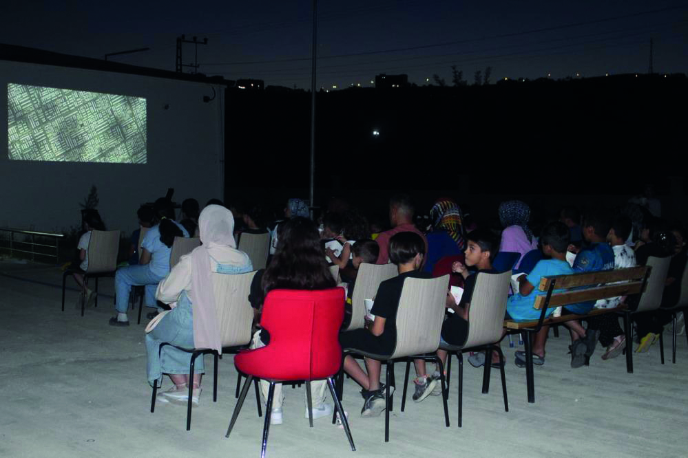 Palu’da çocuklara sinema keyfi