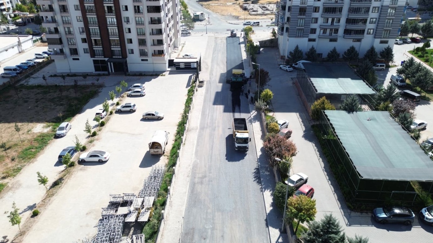 TOKİ konutları çevresinde yol ve altyapı yenileniyor