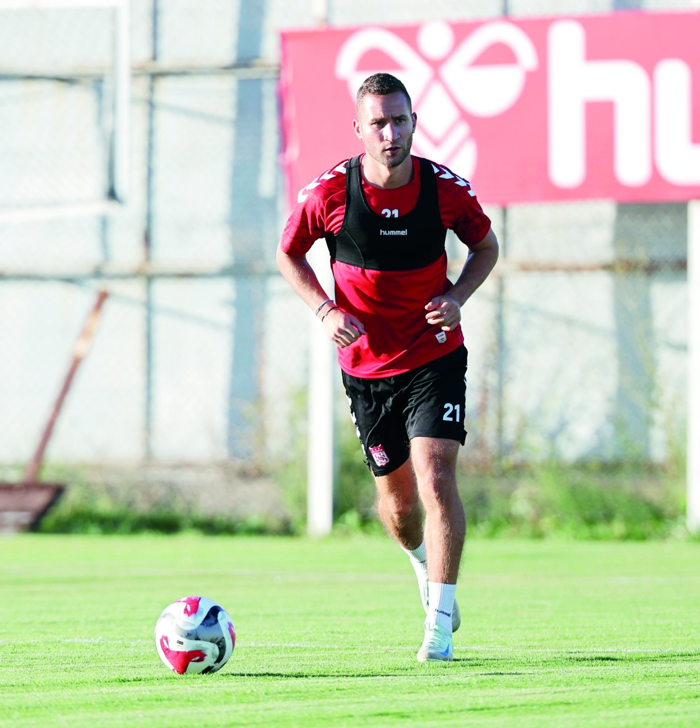 Sivasspor'da Simic, Sabah FC'ye transfer oldu
