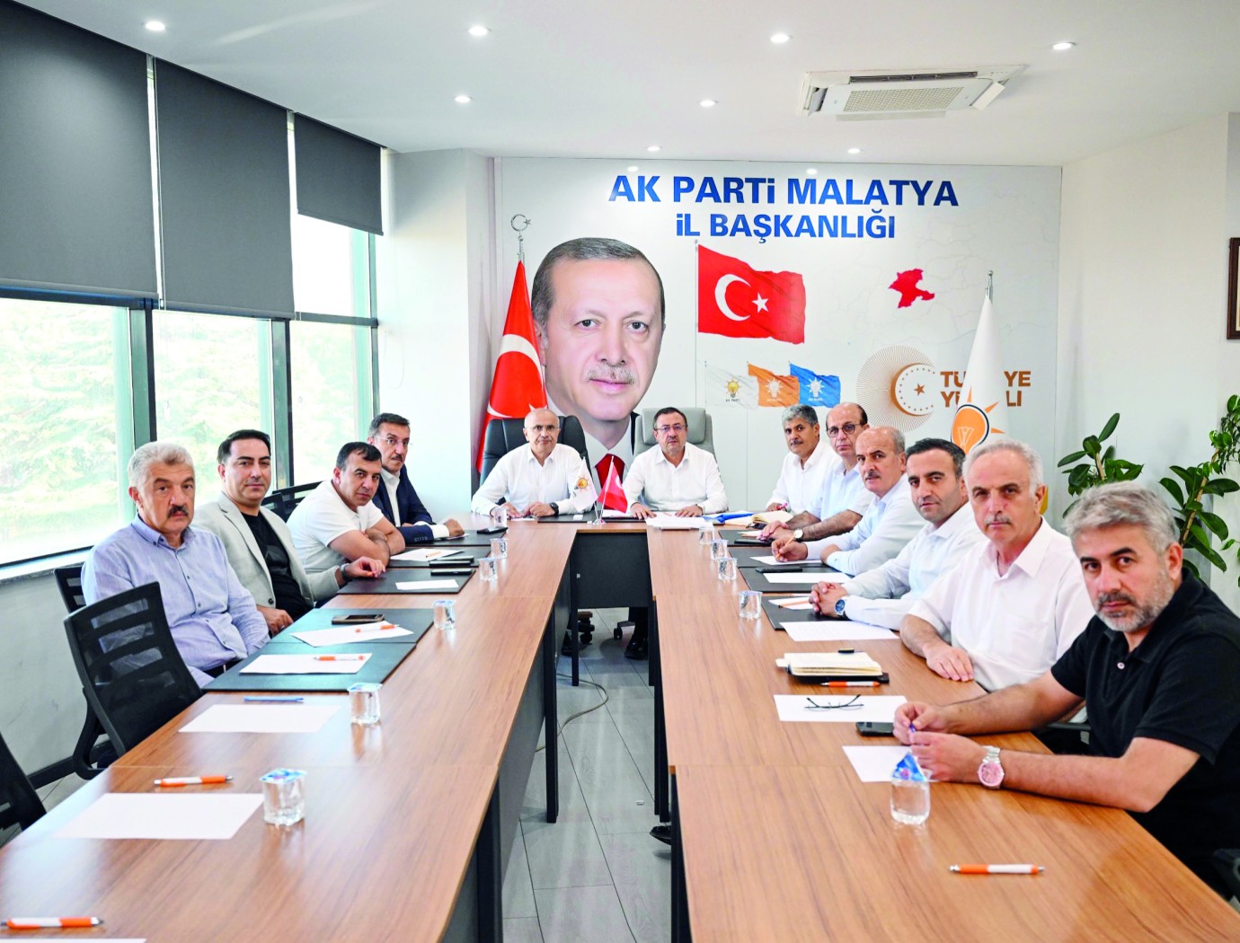 Cumhurbaşkanı ziyareti öncesi AK Parti'den istişare toplantısı