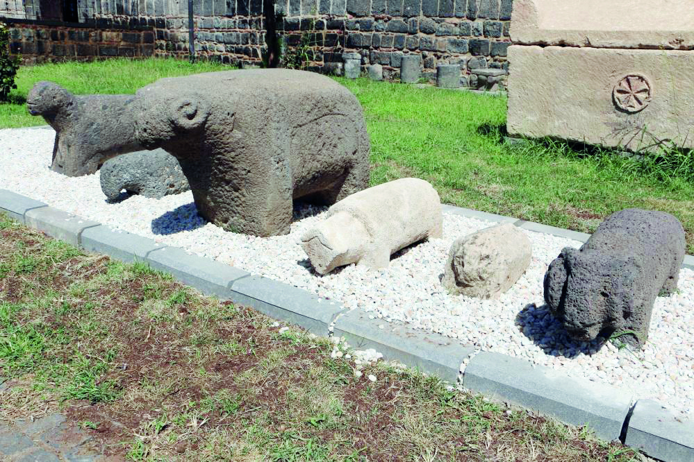 Koç ve koyundan yapılmış mezar taşları ziyarete açıldı