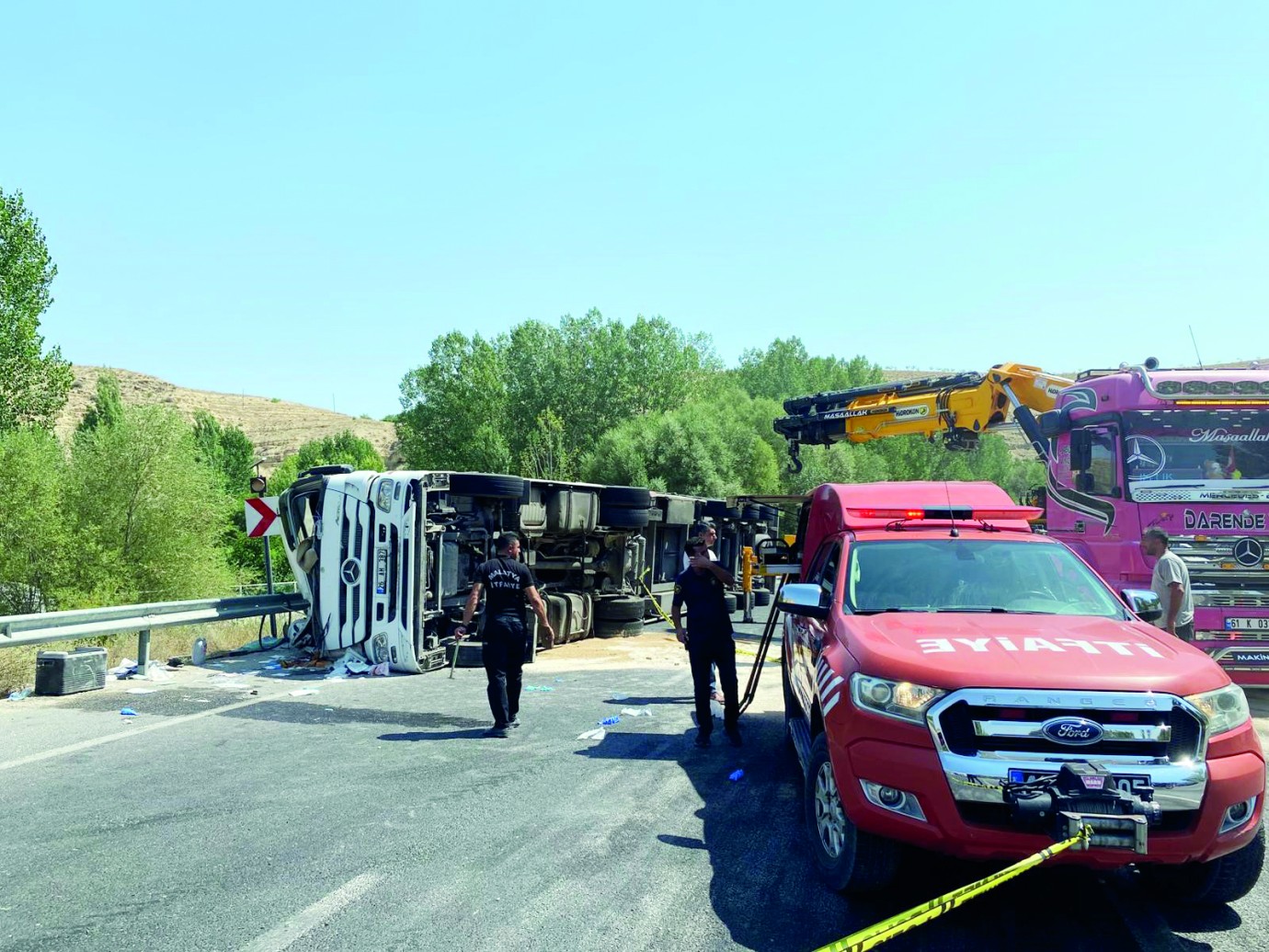 Kontrolden çıkan tır devrildi: 1 ağır yaralı