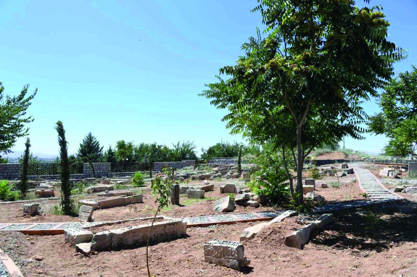 Kırk Kardeşler Şehitliği önemini koruyor