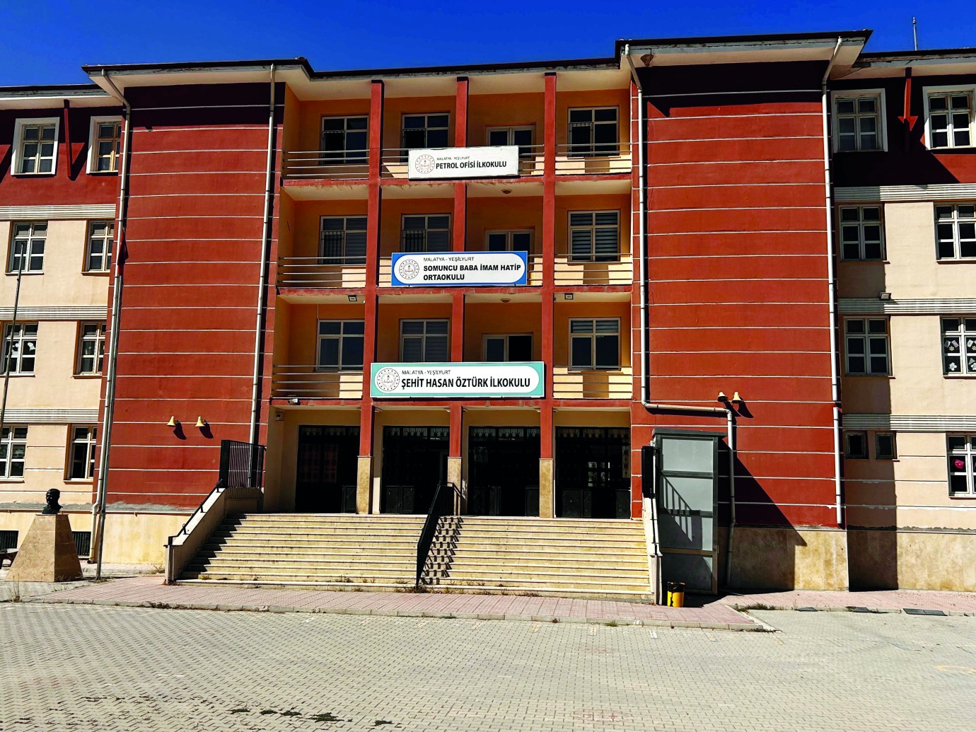BİR BİNADA ÜÇ OKUL EĞİTİME DEVAM EDECEK Mİ?