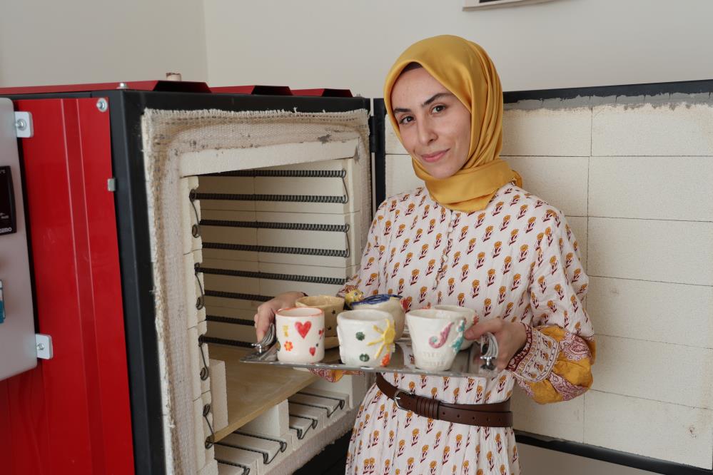 Diyarbakır'daki açığı fark eden girişimci kadın, seramik atölyesi kurdu