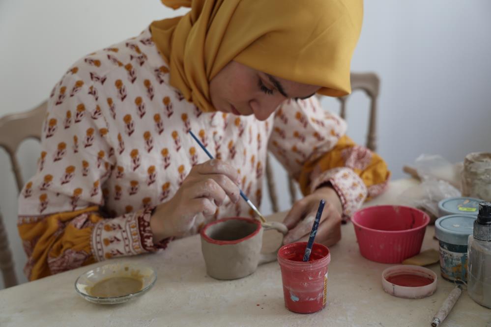 Diyarbakır'daki açığı fark eden girişimci kadın, seramik atölyesi kurdu