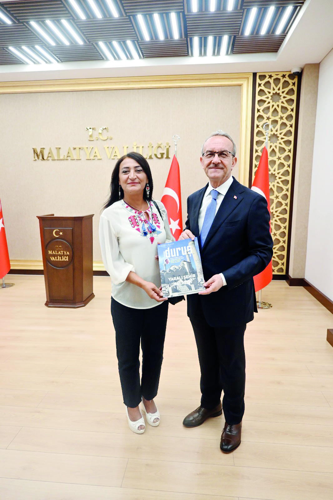 Duruş Dergi, Vali Seddar Yavuz’a takdim edildi!