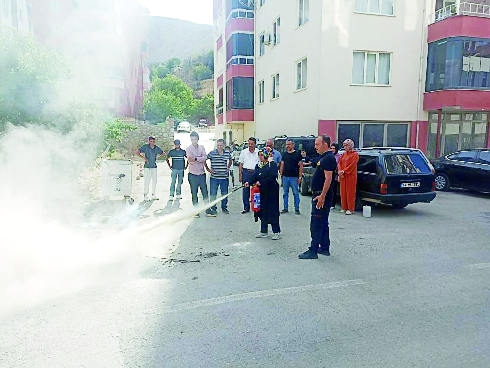 Darende İtfaiyesinden sürücü kursunda yangın eğitimi