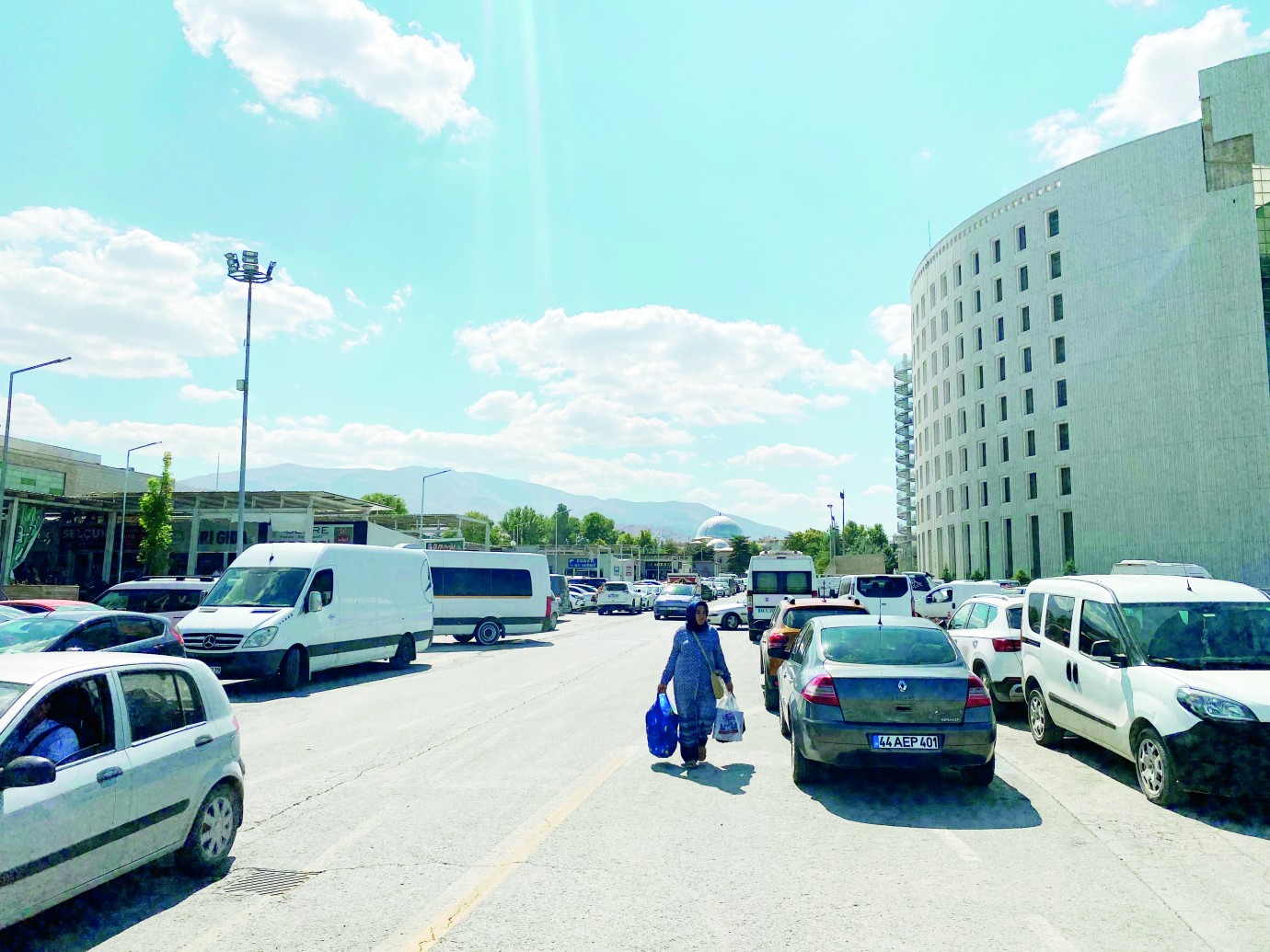 Esnaf müşteri bekliyor, miting ve etkinlikler işleri aksatıyor