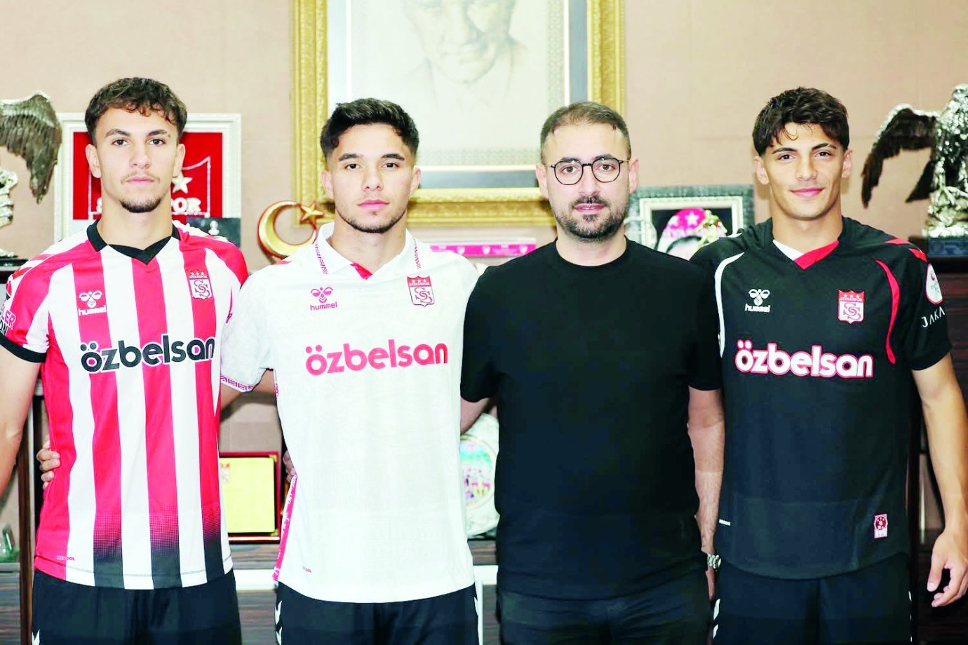 Sivasspor, 3 genç oyuncuyu profesyonel yaptı