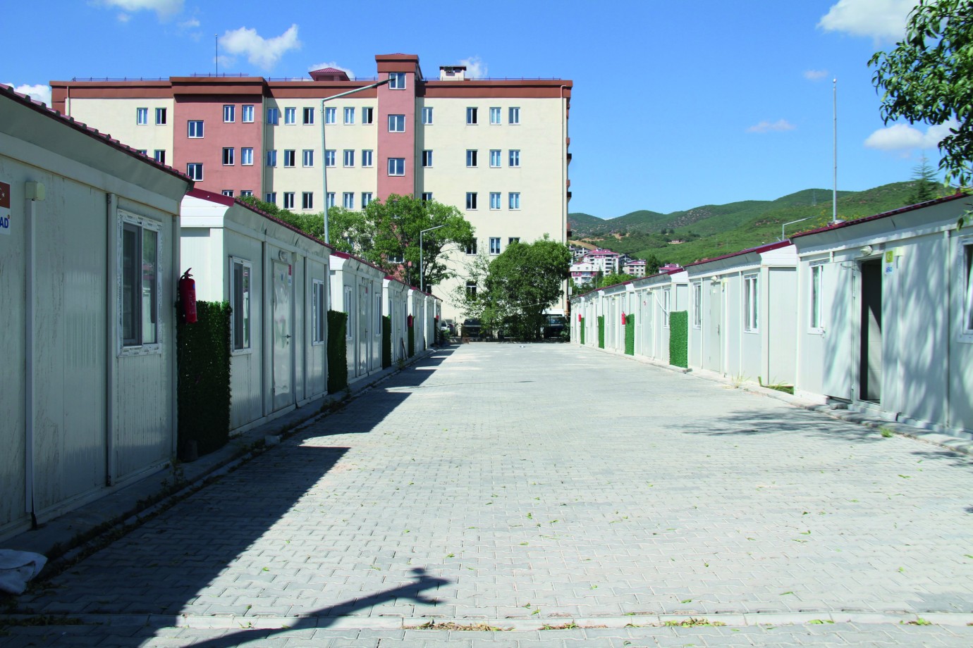 Tunceli olası depreme karşı 12 konteyner kent kurdu