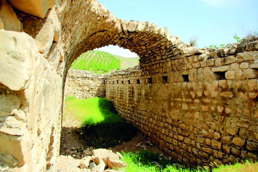 TARİHİ ŞİŞMAN HAN RESTORASYON BEKLİYOR