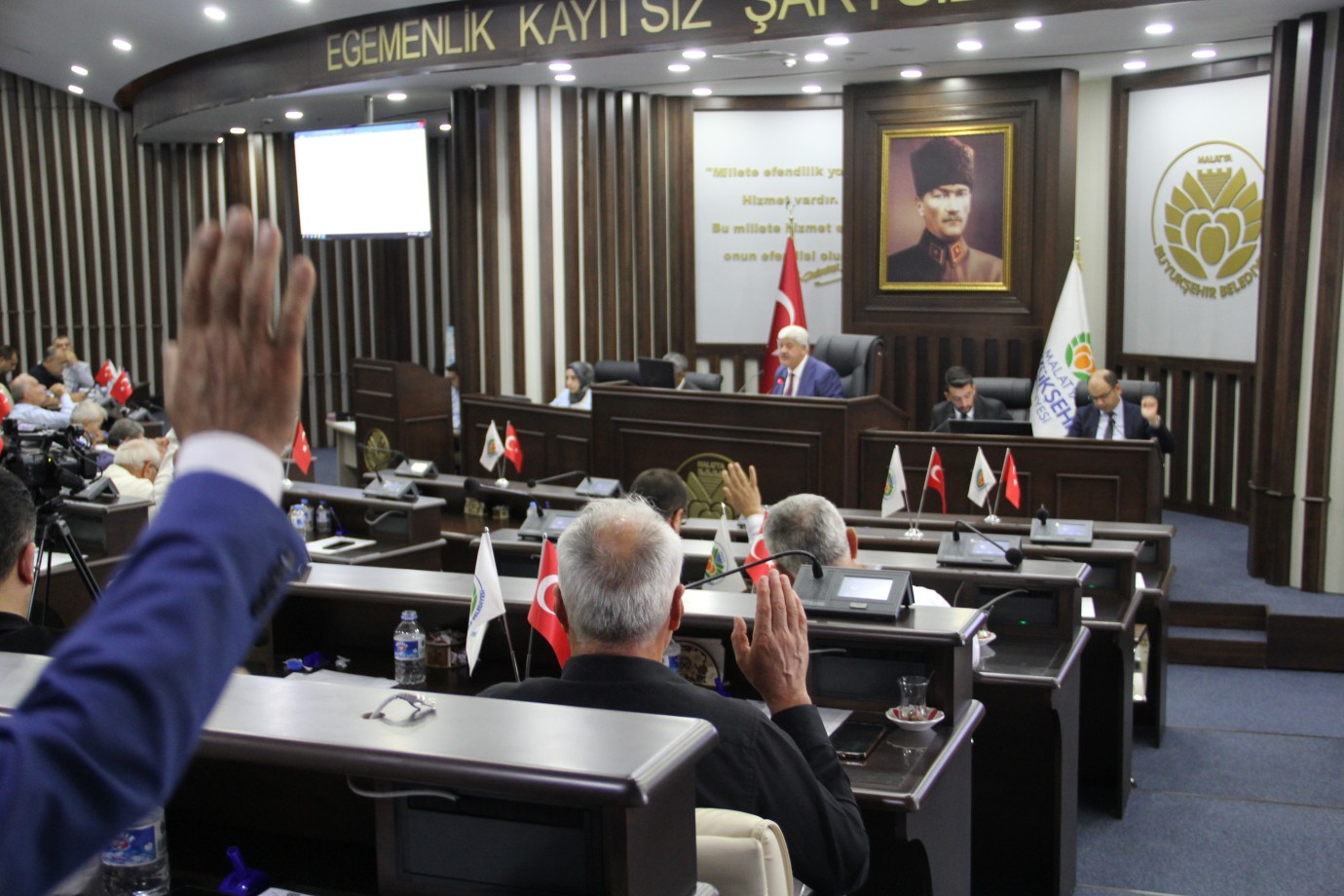 Belediye Meclisi’nden kritik komisyon sevkleri