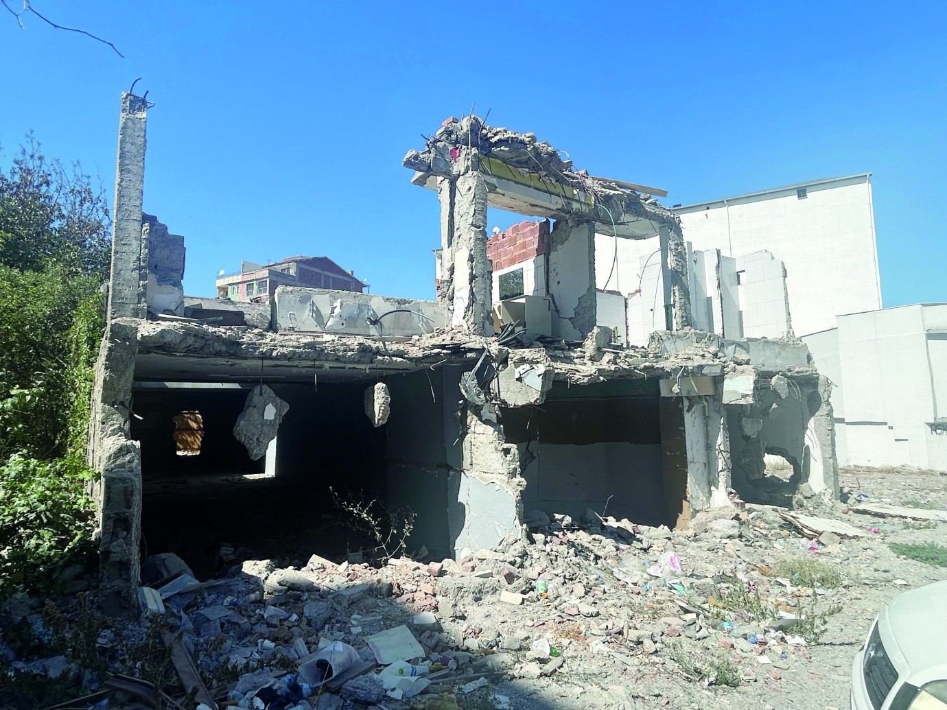 Ağır hasarlı binalar 31 aydır yıkılmayı bekliyor