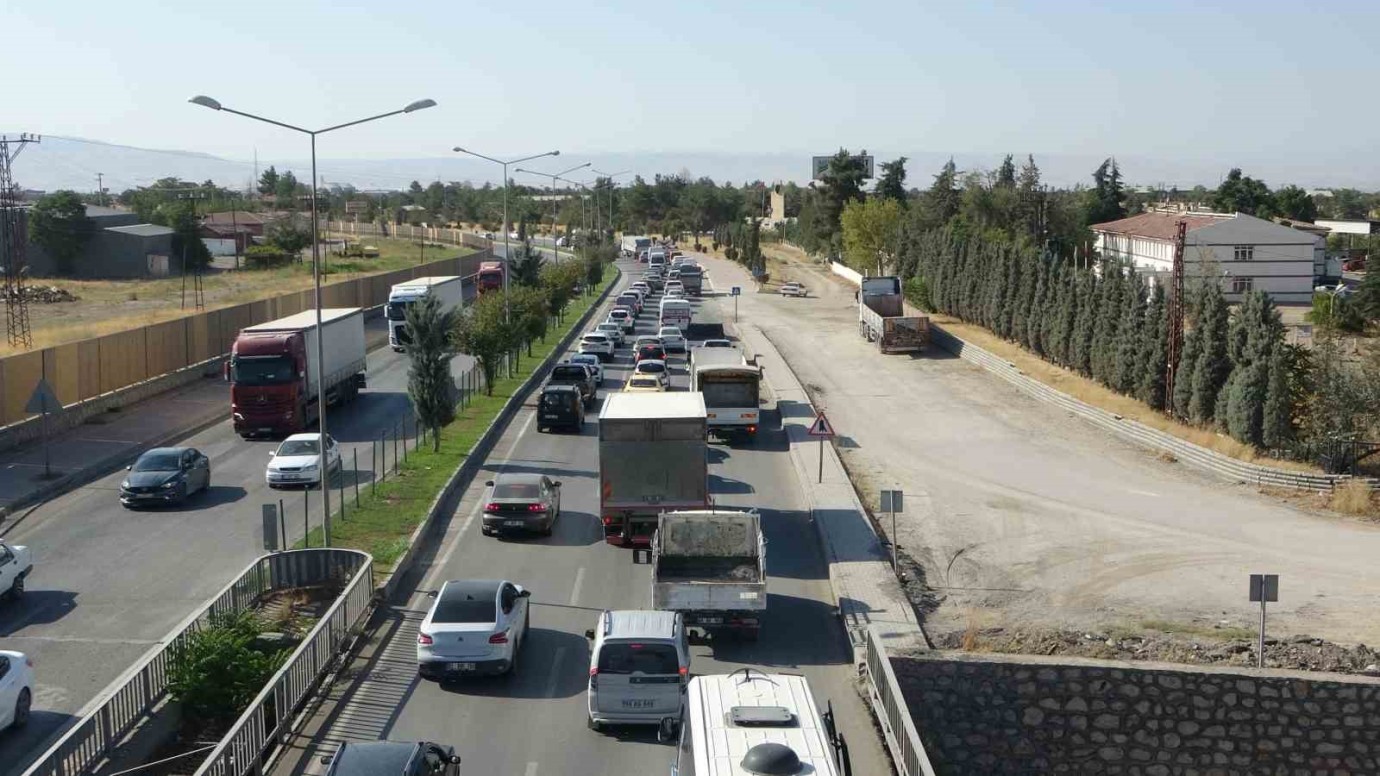 Trafik yoğunluğu artıyor