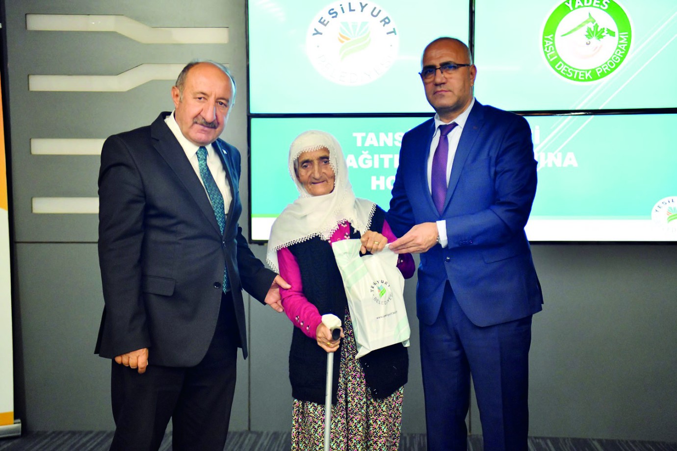 Yeşilyurt’tan ihtiyaç sahibi yaşlılara tansiyon aleti desteği