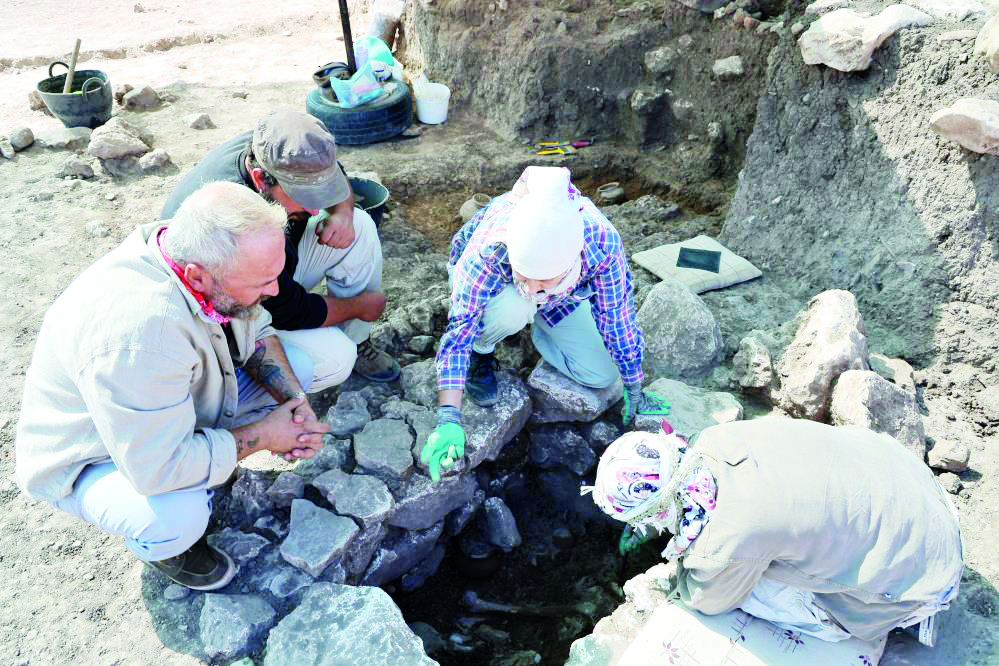 Diyarbakır'da 5 ve 11 bin yıllık 6 mezar bulundu