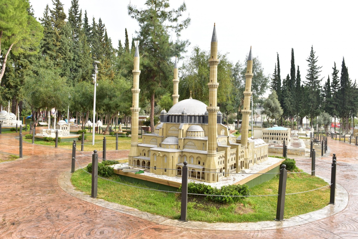 Türkiye'nin 81 ilindeki mimari eserler minyatürleriyle sergileniyor
