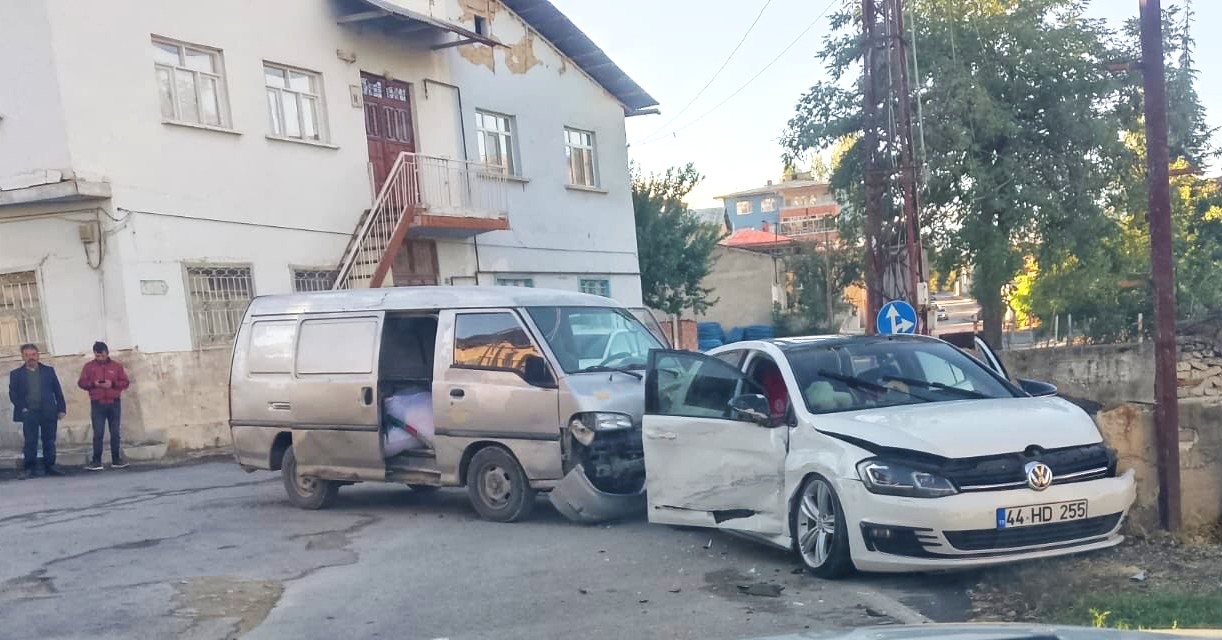 Kontrolden çıkan otomobil yol kenarına savruldu!